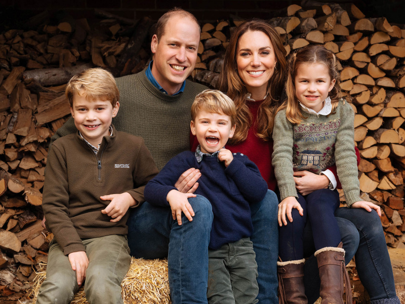 Príncipe William Princesa Kates Crianças Príncipe George Princesa Charlotte e Príncipe Louis fizeram novos amigos na escola