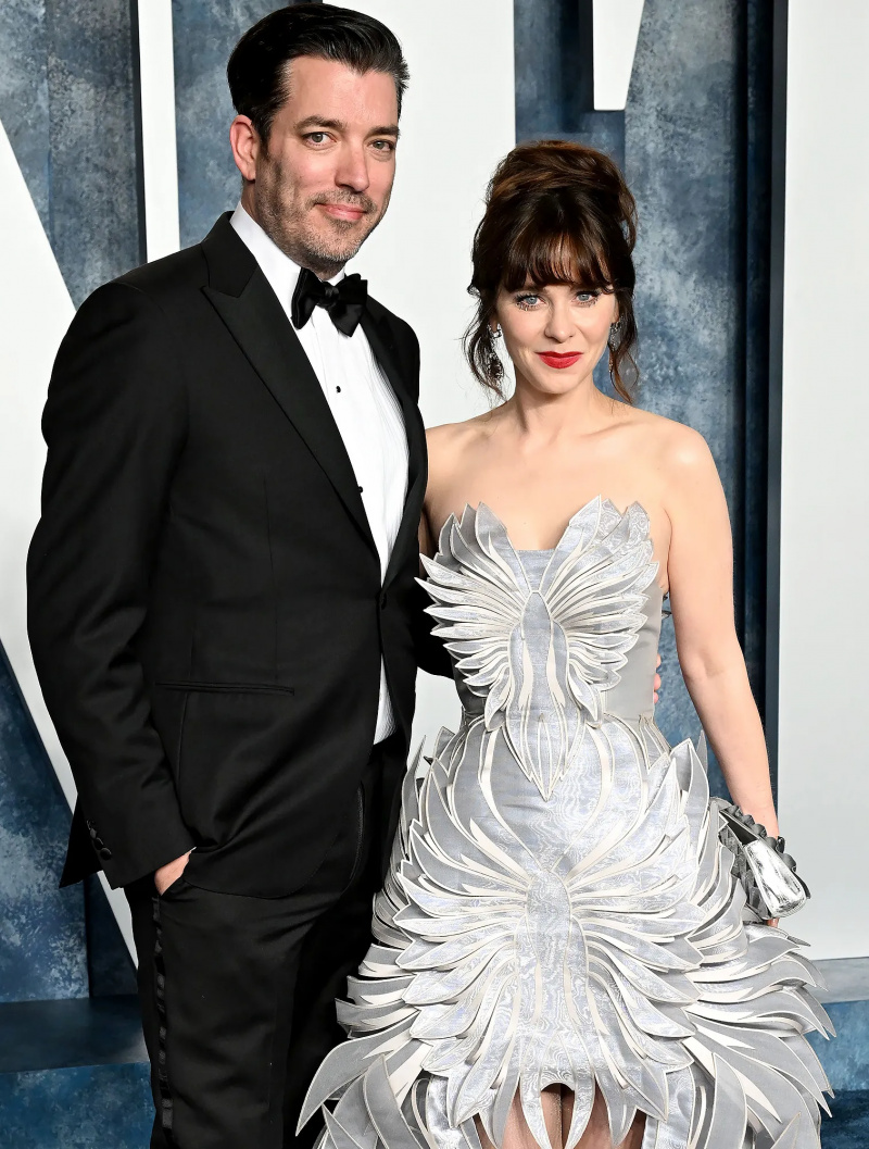   Jonathan Scott faz piadas sobre sentimentos'Pressure' to Propose to Girlfriend Zooey Deschanel After Nearly 4 Years: 'We'll Get There'