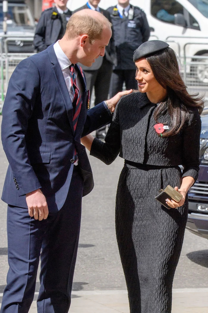 Harry reage a filmagens de 2015 em que Meghan foi convidada a escolher entre ele e William 3