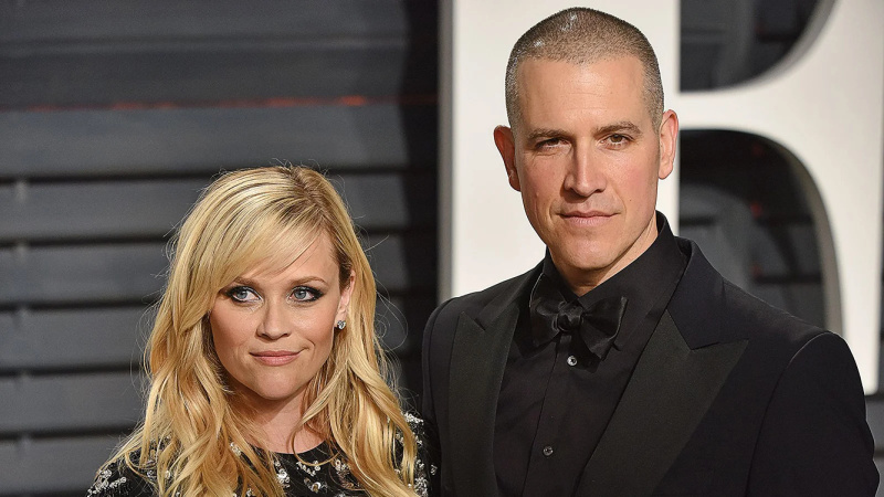 Reese Witherspoon oficialmente pede o divórcio do marido Jim Toth depois de mais de uma década de casamento