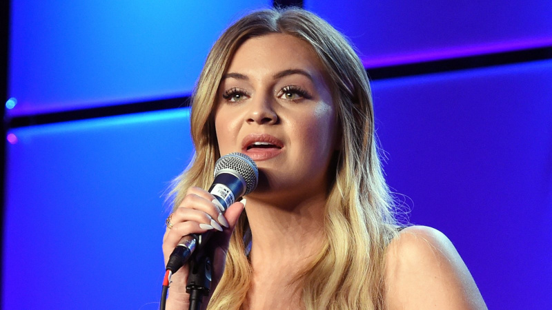 Kelsea Ballerini muda várias letras de músicas durante show em Nova York após a separação de Morgan Evans