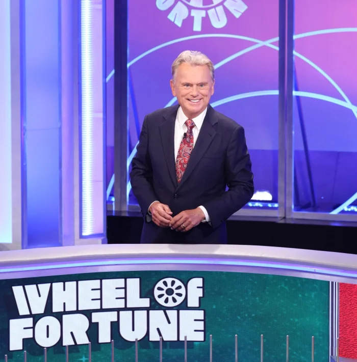   Pat Sajak grita com o participante da Roda da Fortuna
