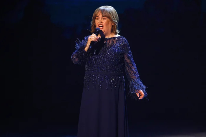 Susan Boyle faz um retorno emocionante ao 'Britain's Got Talent' depois de sofrer um derrame que afetou sua capacidade de cantar