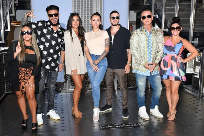   Elenco de Jersey Shore vai para Poconos Sammi faz seu retorno