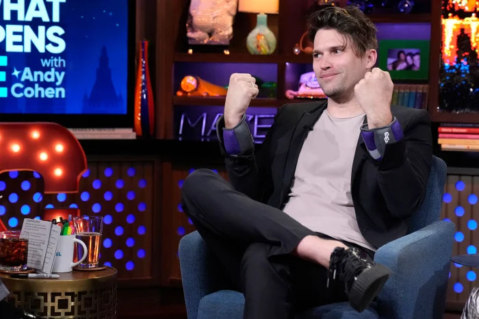 Assista o que acontece ao vivo Tom Schwartz