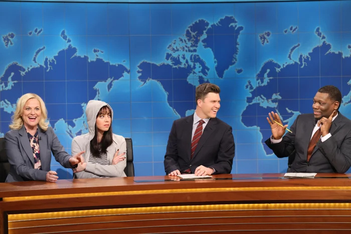 Amy Poehler surpreende Aubrey Plaza durante'SNL' Debut: Watch as They Reprise 'Parks & Rec' Roles