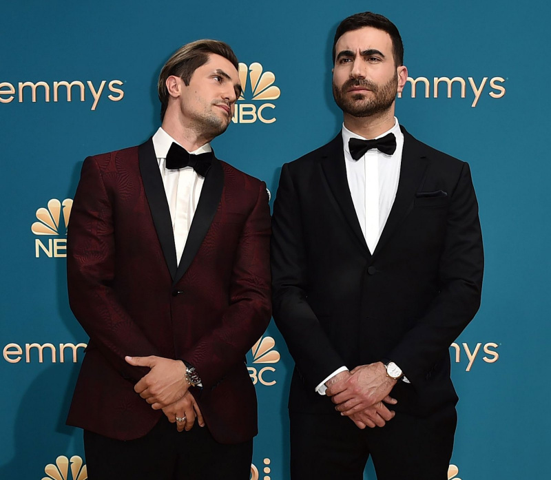 Emmys 2022 Jason Sudeikis e'Ted Lasso' Cast Walk Red Carpet at 2022 Emmys: Photos Phil Dunster Brett Goldstein
