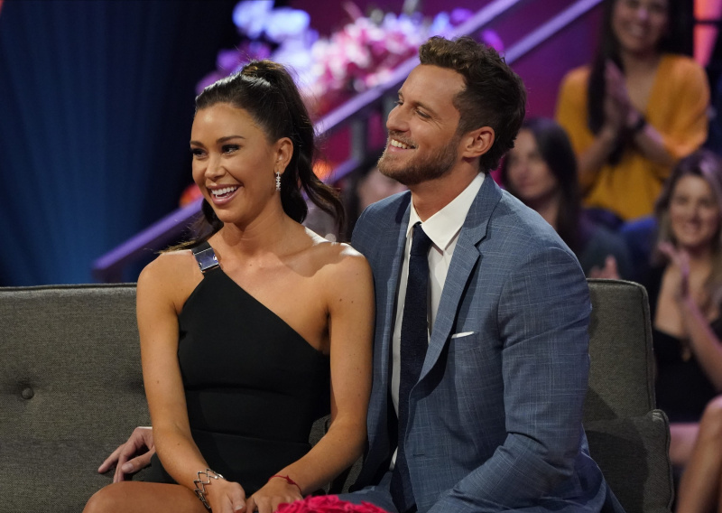 Gabby Windey beija o noivo Erich Schwer em 'Dancing With the Stars': Seu 'apoio significa tudo'