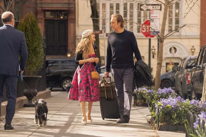   Sarah Jessica Parker e John Corbett e assim Carrie se compromete com Aidan