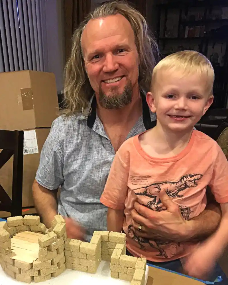   Resumo de 'Sister Wives': Kody Brown diz que Christine está fazendo um 'favor' à família ao sair depois de 'ajudá-lo' a consertar sua 'bagunça'