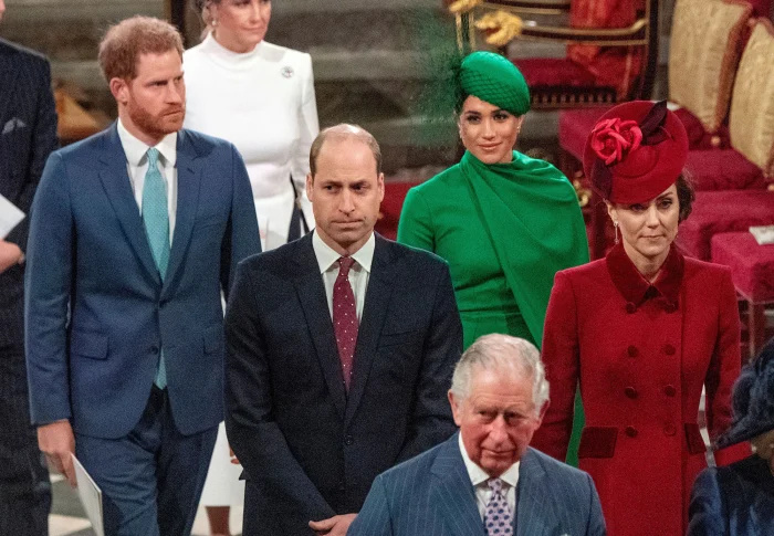   Príncipe Harry e Meghan Markle rompem o noivado 'frio' de março de 2020 na Abadia de Westminster após a saída real:'Felt Really Distant' prince harry prince william