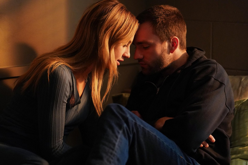 Diga-me mentiras tudo para saber sobre o Hulu's Upcoming TV Series About a Toxic Romance
