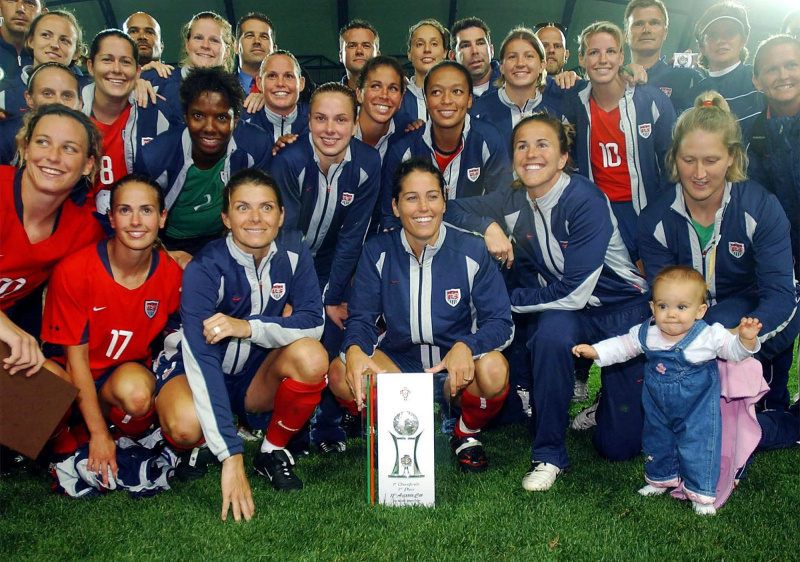Seleção Feminina de Futebol dos EUA Sube ao Palco ESPYs 2023 para Receber o Prêmio Arthur Ashe por Coragem 261