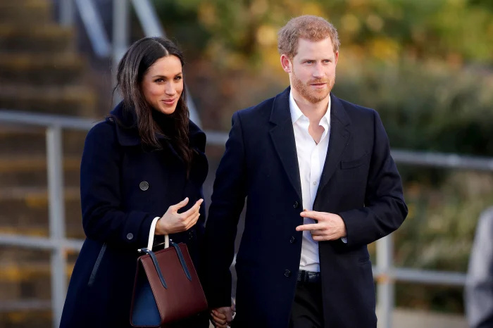 O príncipe Harry e Meghan Markle afirmam que o príncipe William aprovou o envolvimento de um assessor no processo contra ela