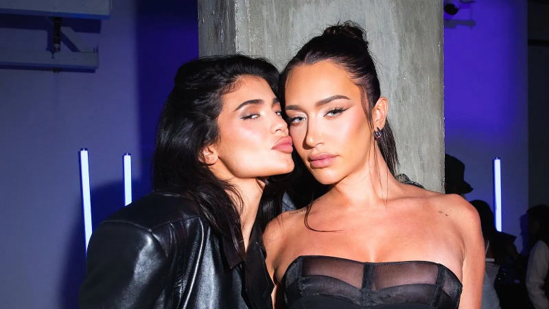 Kylie Jenner e a amiga Stassie Karanikolaou abordam rumores de namoro: 'Eu sempre fico com Stas'