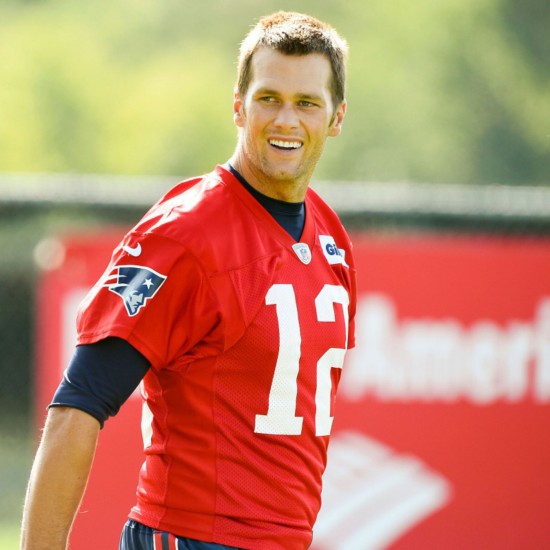 Tom Brady está fazendo o cantor mascarado O executivo da NFL reage à teoria selvagem