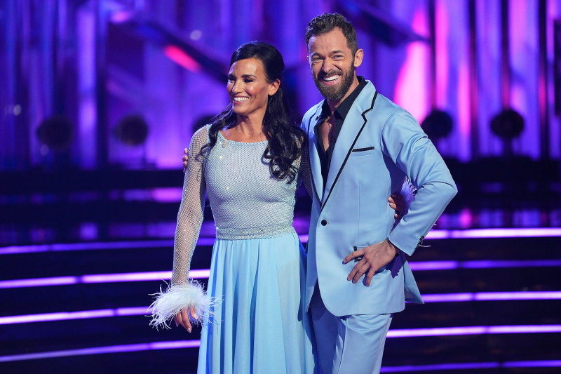   Característica Heidi D'Amelio and Artem Chigvintsev Dancing With the Stars Contestants Battle It Out on Elvis Night