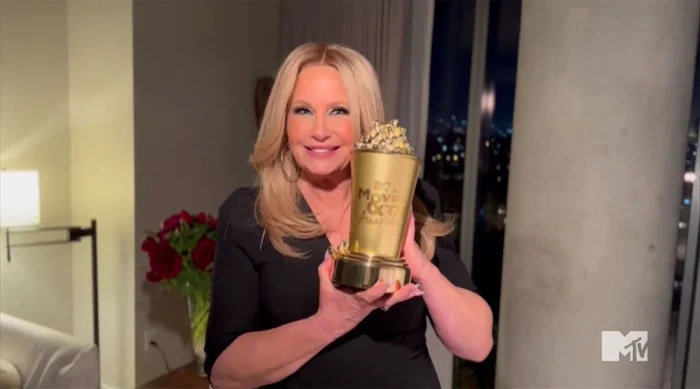  Jennifer Coolidge recebe o prêmio Comedic Genius no MTV Movie and TV Awards 2023