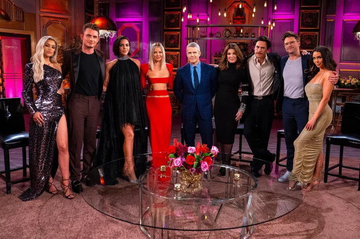   Lala Kent sugere segredos que não existiam't Revealed at Vanderpump Rules Reunion Cast