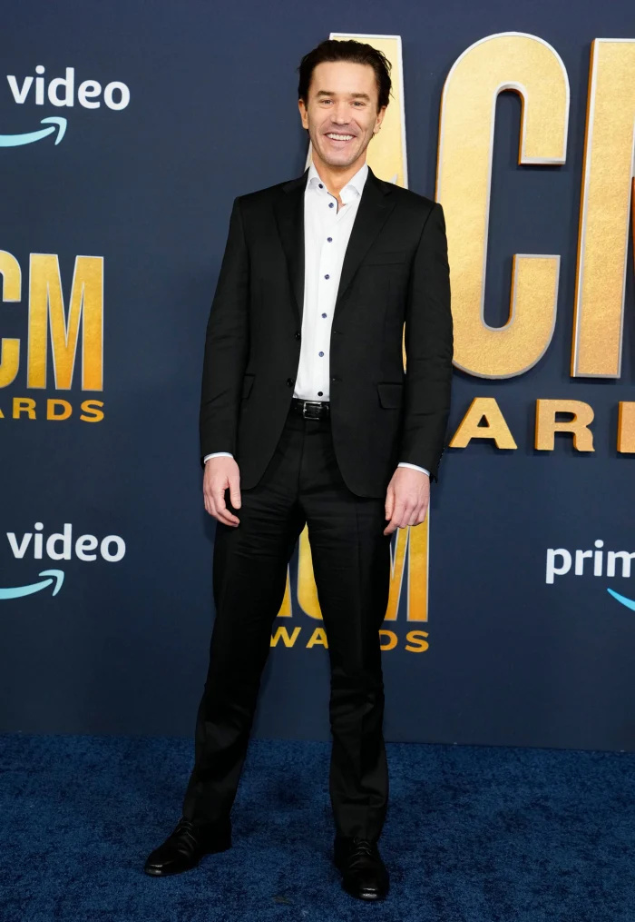   Tom Pelphrey está 'curtindo o passeio' após o sucesso de 'Ozark'