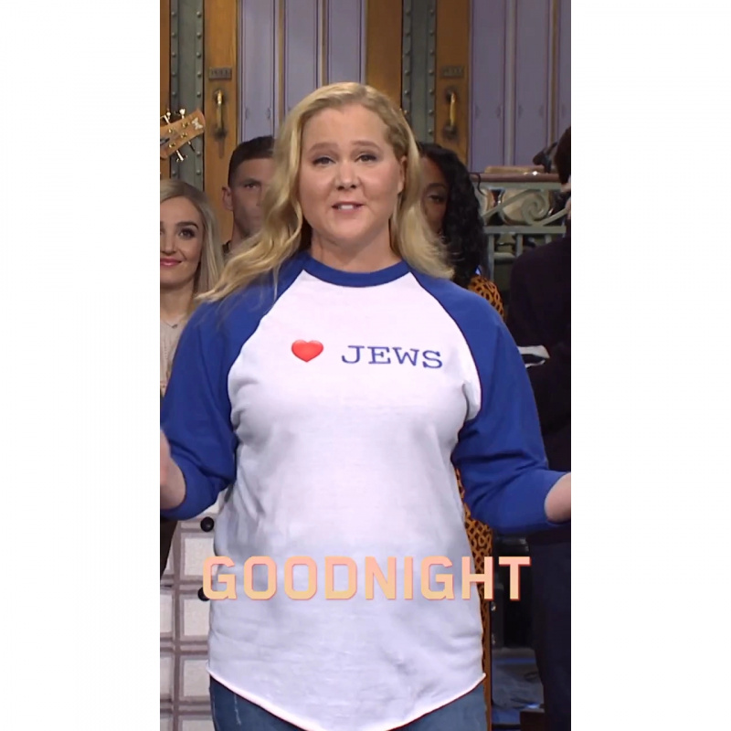Amy Schumer e'Saturday Night Live' Cast Take Aim at Kanye West's Antisemitism Controversy