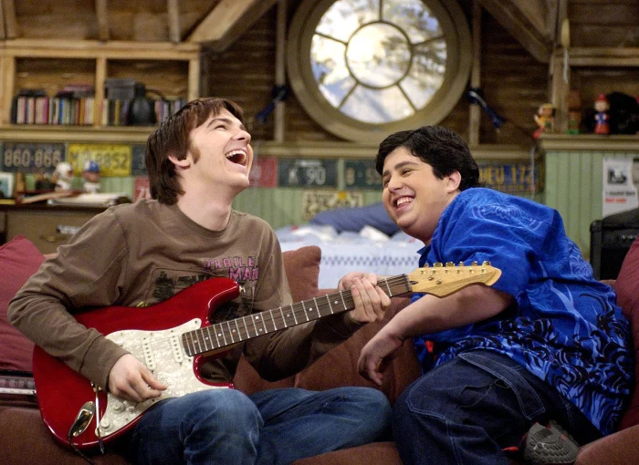   Josh Peck diz que não se arrepende de seus anos como estrela infantil na Nickelodeon Drake & Josh