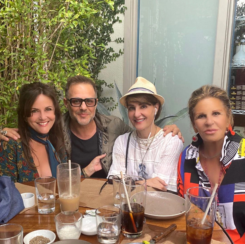   Nia Vardalos compartilha atualização 'My Big Fat Greek Wedding 3' enquanto se reúne com Costars:'We Are Hopeful'