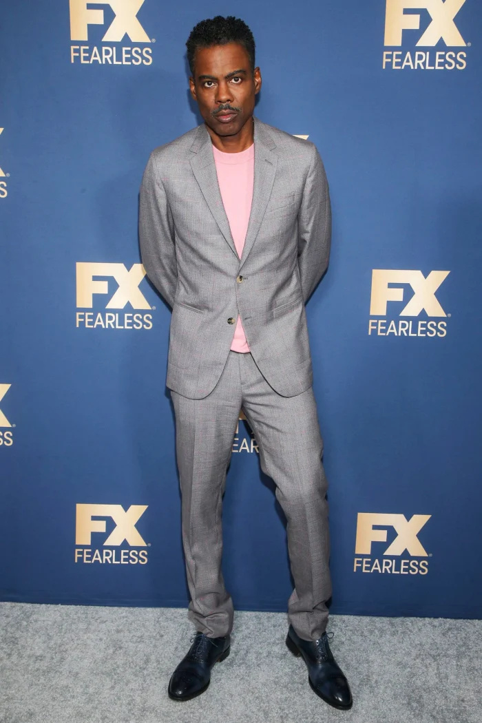 Chris Rock define a data de lançamento do especial ao vivo da Netflix 'Selective Outrage' quase 1 ano após o tapa de Will Smith