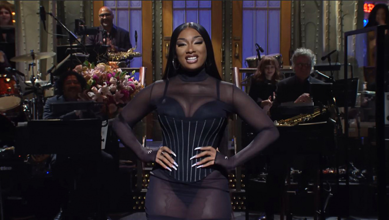 Usos do garanhão de Megan Thee'Saturday Night Live' As Impromptu 'Bridgerton' Audition: 'Put Me In!’