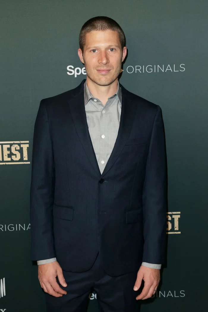 Zach Gilford ficou 'super chateado' com o cancelamento de 'Good Girls' - ele acha que Gregg e Annie acabaram juntos?