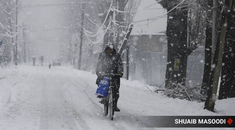 queda de neve, queda de neve na Caxemira, Jammu Caxemira, Queda de neve na Caxemira, Onda de frio, Invernos, Notícias Expressas Indianas