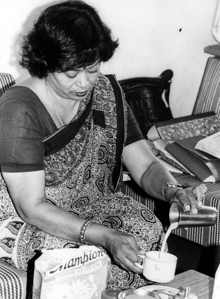 Shakuntala Devi, filme de Shakuntala Devi, que é Shakuntala Devi, resenha de filme de Shakuntala Devi, habilidades matemáticas de Shakuntala Devi, habilidades de Shakuntala Devi, Indian Express