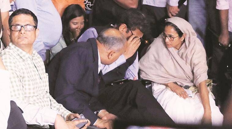 O que é saradha scam? como está o chefe da polícia de tmc, kolkata, rajeev kumar, vinculado?