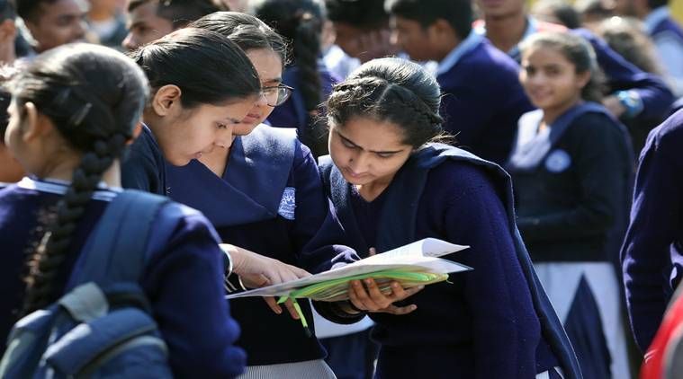 Números reveladores: as meninas indianas têm maior taxa de matrícula escolar do que os meninos, diz o relatório