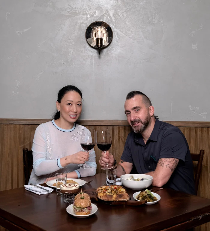   Chef Judy Joo fala com Marc Forgione sobre trabalhar com seu pai, ganhando'Iron Chef' and More: See His Spaghetti Vongole Recipe