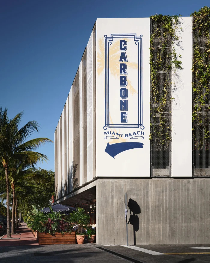   Carbone-Miami-Exterior---Crédito da foto_-Douglas-Friedman