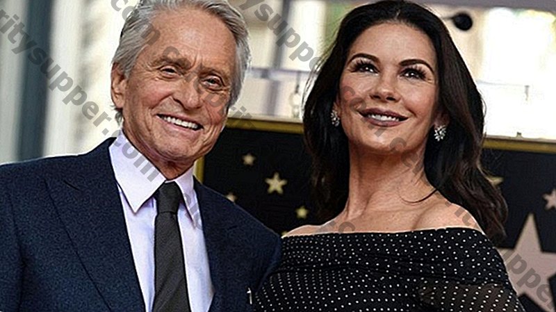 Os Hearthrobes de Hollywood Catherine Zeta-Jones e Michael Douglas Compre a mansão de Nova York pelos impressionantes US $ 4,5 milhões !!!