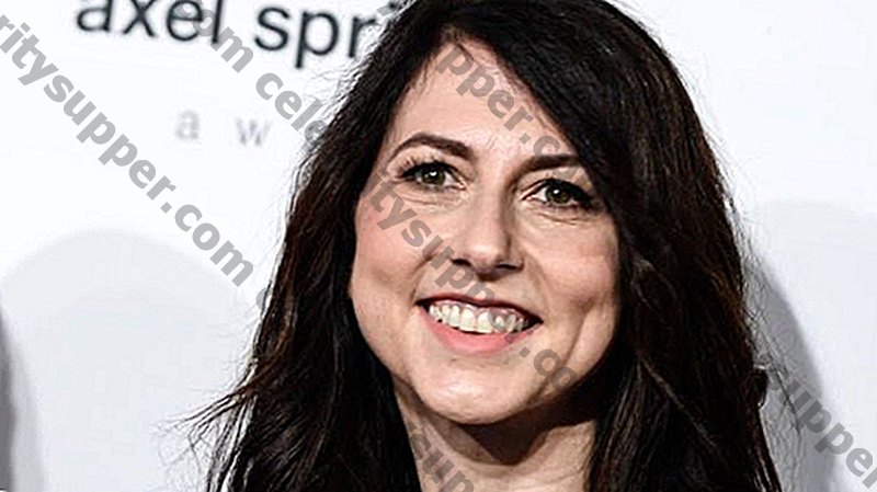 A ex-mulher bilionária MacKenzie Bezos deve doar metade de sua fortuna para caridade