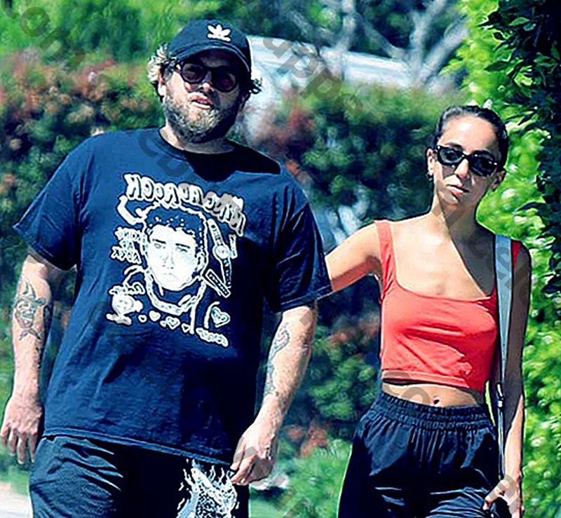 Jonah Hill está noiva de Gianna Santos.  Quem é Gianna Santos?