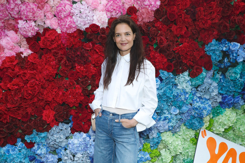 Katie Holmes e mais compradores estão obcecados com este limpador Olay - Compre agora