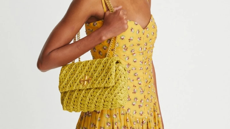 Compre a venda sazonal de abril da Tory Burch com até 50% de desconto em bolsas, sapatos e muito mais
