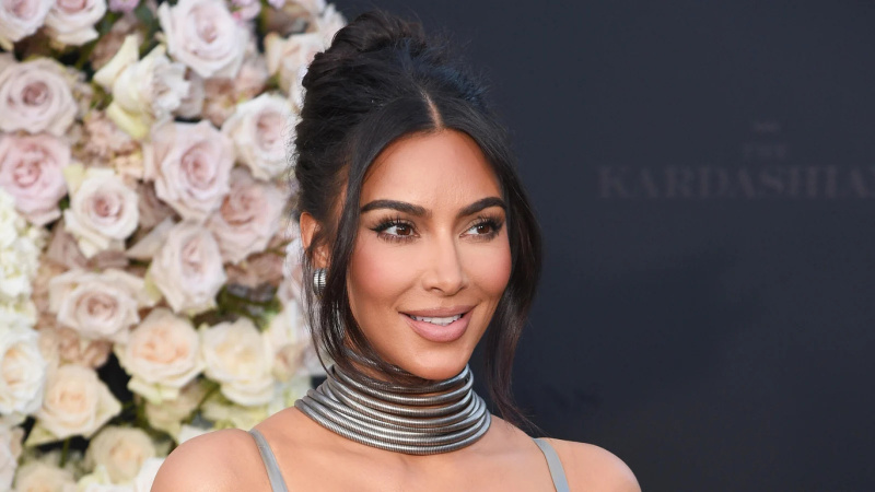 Kim Kardashian já elogiou este esfoliante corporal - 30% de desconto antes do primeiro dia