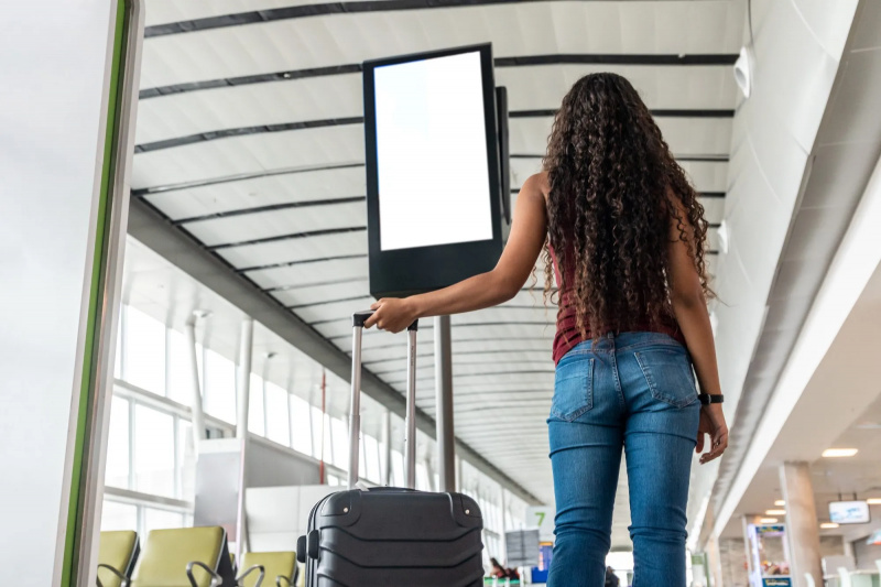   mulher-com-mala-viagem