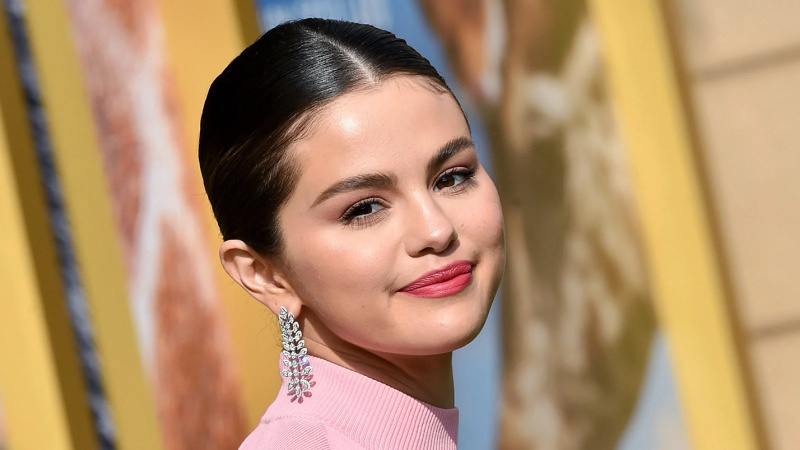 Selena Gomez diz que adora este hidratante antienvelhecimento: 'É tão grosso e gostoso'