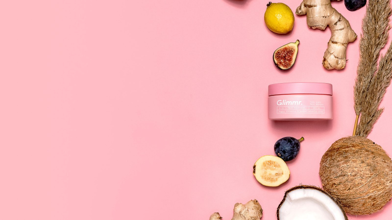 A Máscara Capilar Superfood da Glimmr repara anos de danos e negligência