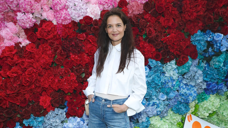 Katie Holmes e mais compradores estão obcecados com este limpador Olay - Compre agora