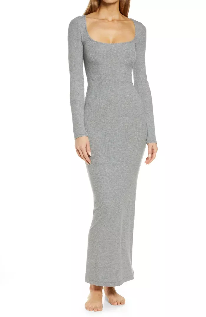 vestido cinza skims