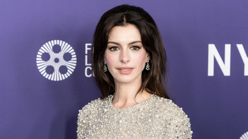 Anne Hathaway usou esta base e corretivo premiados para uma sessão de fotos