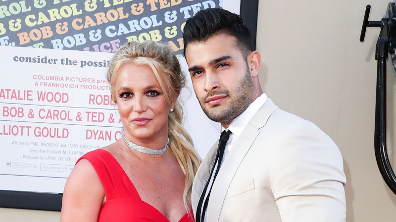 Os 3 produtos que você precisa para recriar o lábio nupcial de Britney Spears 'Pillowy-Pink Lip'