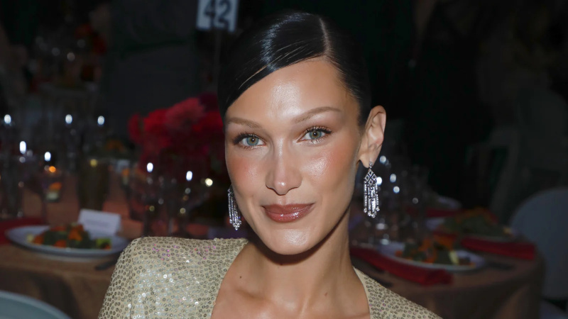 Pegue o Bronzer que deu a Bella Hadid o brilho final do verão